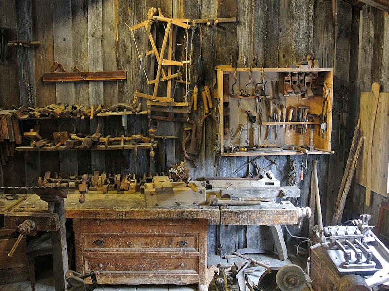 Heavy-Duty Workbench